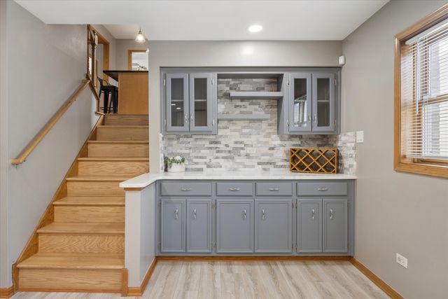 5446 S Rutherford Avenue, Chicago, IL 60638