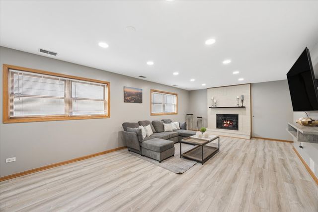 5446 S Rutherford Avenue, Chicago, IL 60638