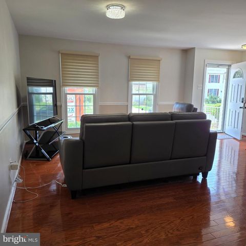 8 TREADWAY CT, Nottingham, MD 21236