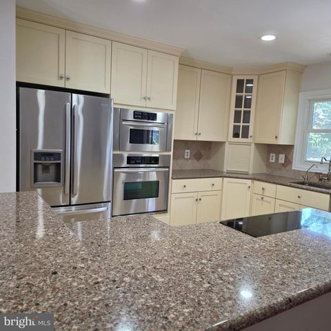 8 TREADWAY CT, Nottingham, MD 21236