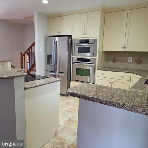 8 TREADWAY CT, Nottingham, MD 21236