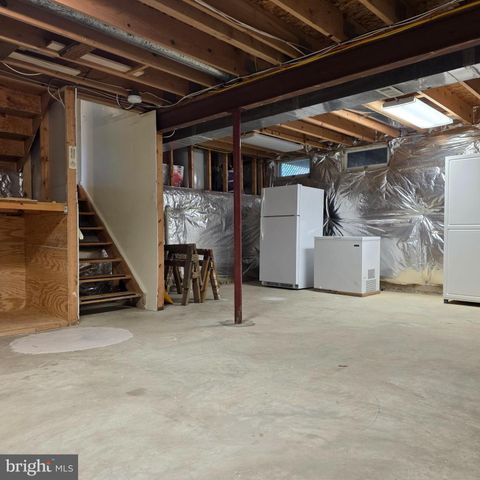 8 TREADWAY CT, Nottingham, MD 21236