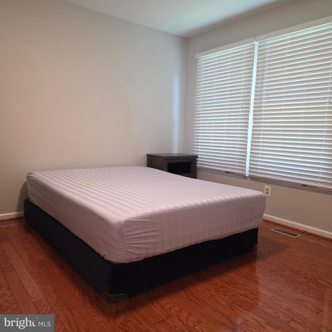 8 TREADWAY CT, Nottingham, MD 21236