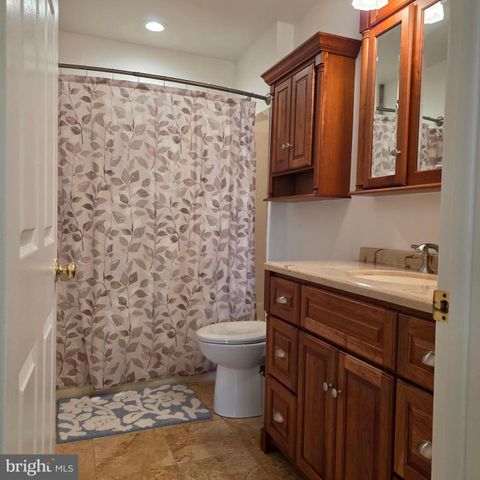 8 TREADWAY CT, Nottingham, MD 21236