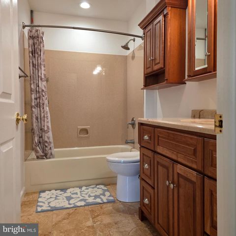 8 TREADWAY CT, Nottingham, MD 21236