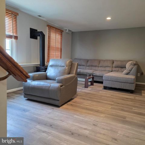 8 TREADWAY CT, Nottingham, MD 21236