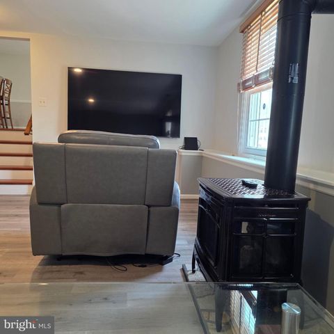 8 TREADWAY CT, Nottingham, MD 21236