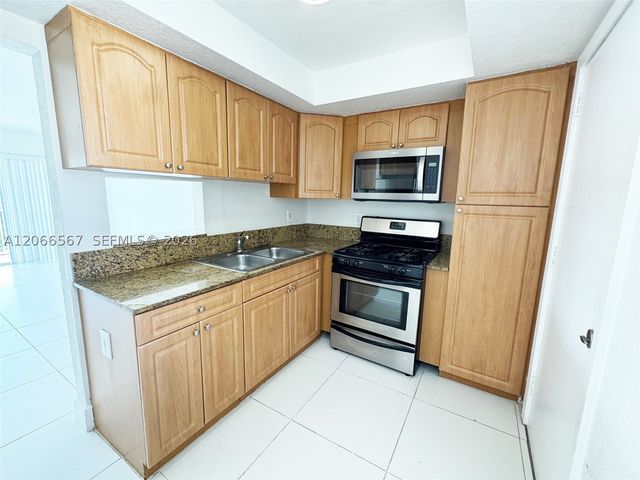 7701 SW 88th St B322, Miami, FL 33156