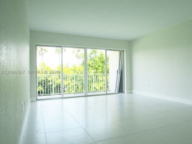 7701 SW 88th St B322, Miami, FL 33156