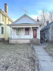 319 1ST Avenue, Clinton, IA 52732