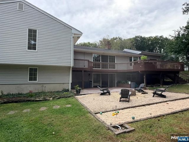 12 Heatherhill Lane, Woodcliff Lake, NJ 07677