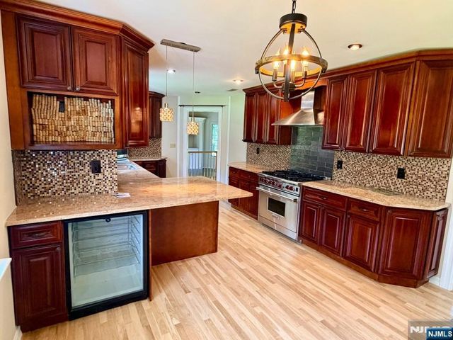 12 Heatherhill Lane, Woodcliff Lake, NJ 07677