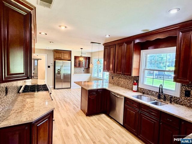 12 Heatherhill Lane, Woodcliff Lake, NJ 07677