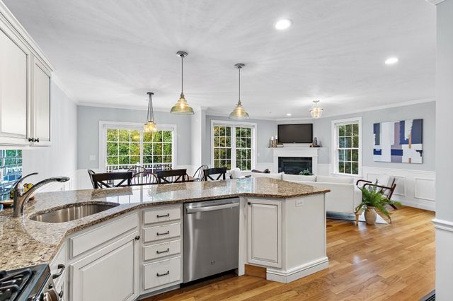 106 Dudley Rd 106, Berlin, MA 01503