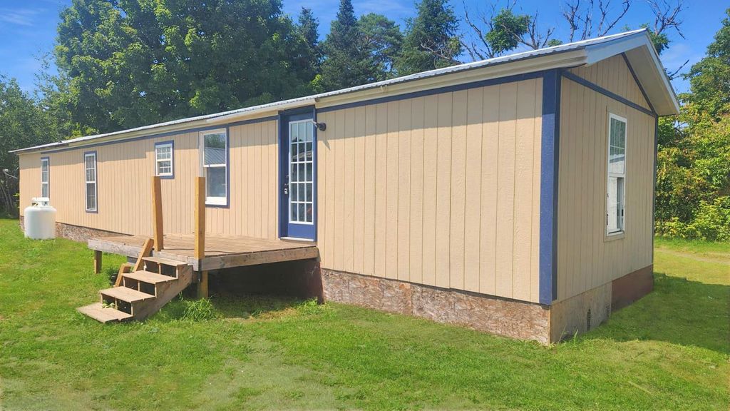 40 Molleur Drive, Hardwick, VT 05836
