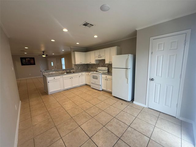 17808 Majestic Elm LN, Elgin, TX 78621