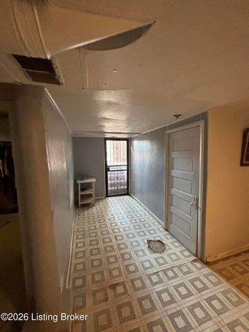 202 W Kenwood Way, Louisville, KY 40214