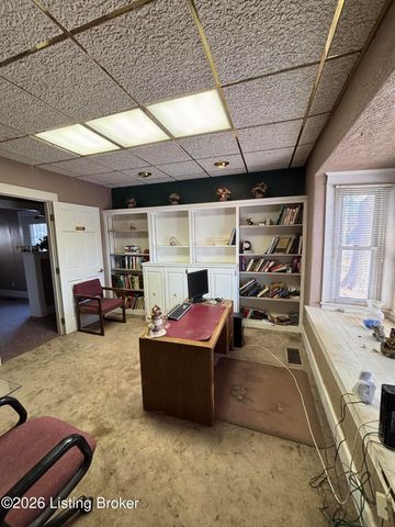 202 W Kenwood Way, Louisville, KY 40214