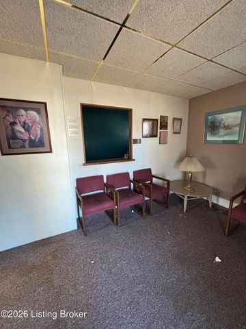 202 W Kenwood Way, Louisville, KY 40214