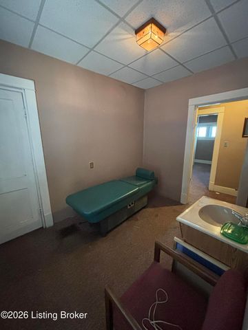 202 W Kenwood Way, Louisville, KY 40214