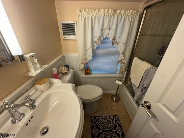 95 Elizabeth Pl, Totowa Boro, NJ 07512