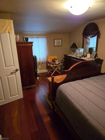 95 Elizabeth Pl, Totowa Boro, NJ 07512