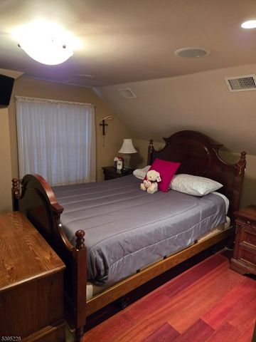95 Elizabeth Pl, Totowa Boro, NJ 07512