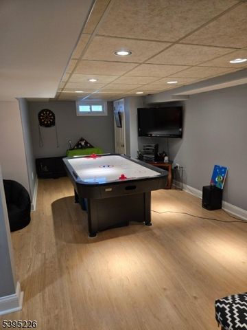 95 Elizabeth Pl, Totowa Boro, NJ 07512