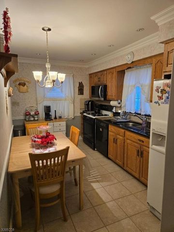 95 Elizabeth Pl, Totowa Boro, NJ 07512