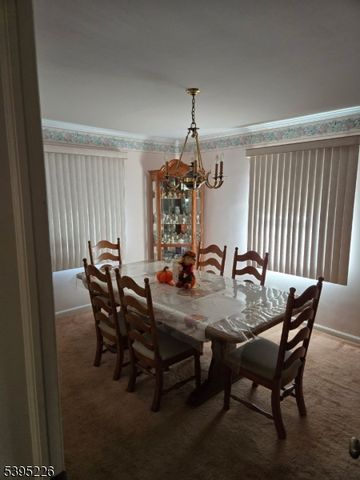 95 Elizabeth Pl, Totowa Boro, NJ 07512