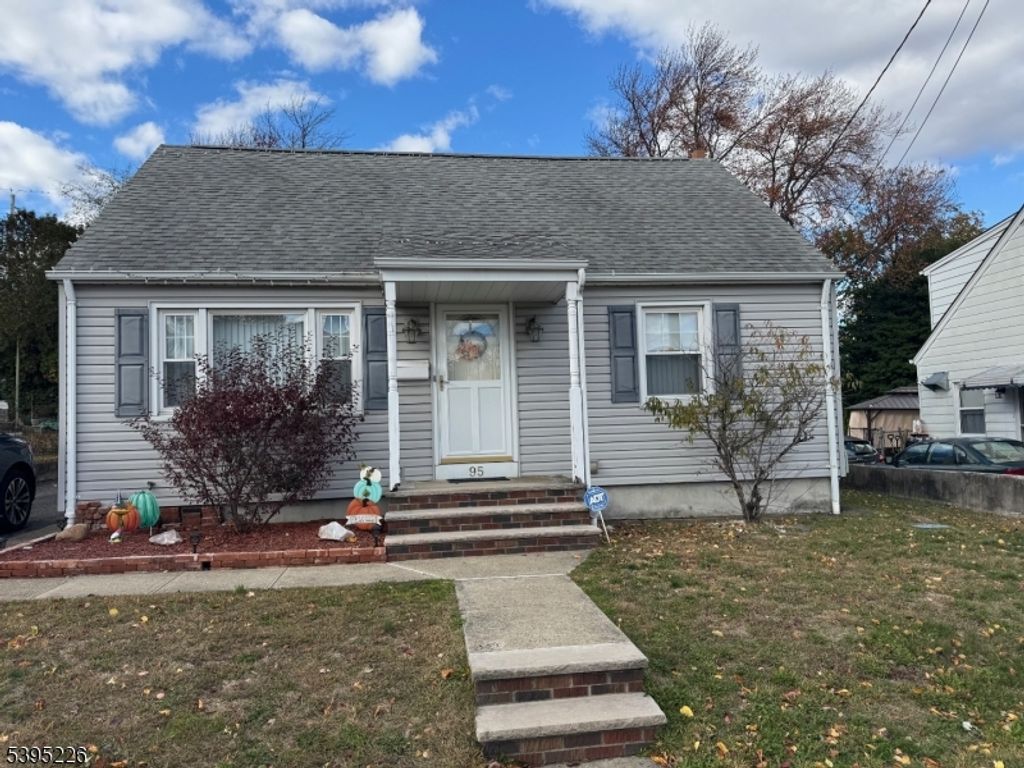95 Elizabeth Pl, Totowa Boro, NJ 07512