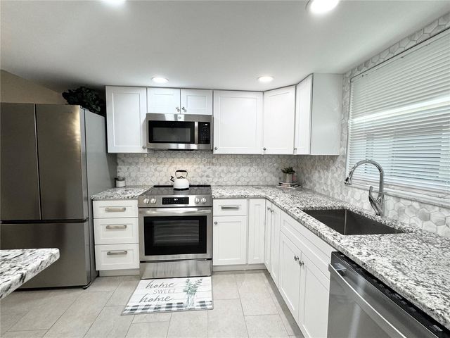 1100 E BAY DRIVE 3, Largo, FL 33770