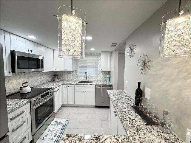 1100 E BAY DRIVE 3, Largo, FL 33770