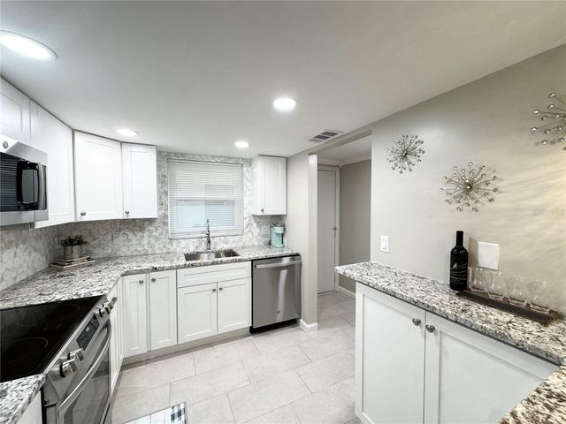 1100 E BAY DRIVE 3, Largo, FL 33770