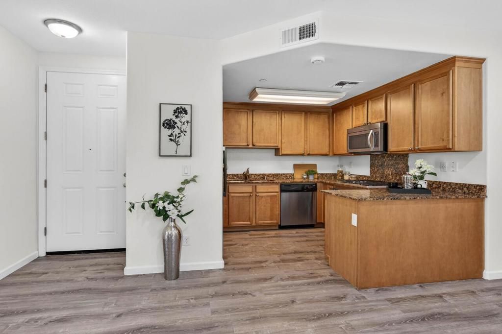 Image 6 of property listing at 4712 Norris Canyon Road 104, San Ramon, CA 94583