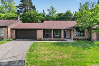 2061 Burgundy Street, West Bloomfield, MI 48323