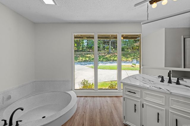 21 E Lake Drive, North Little Rock, AR 72116
