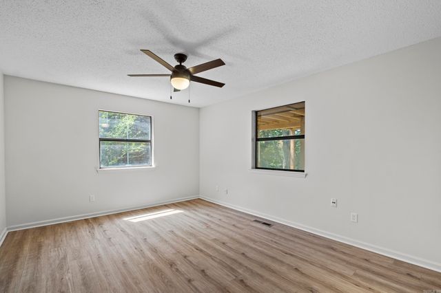 21 E Lake Drive, North Little Rock, AR 72116
