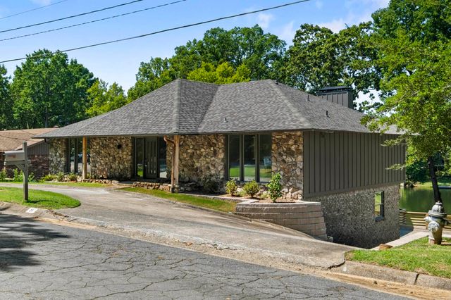 21 E Lake Drive, North Little Rock, AR 72116