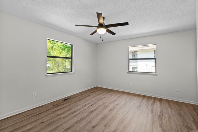 21 E Lake Drive, North Little Rock, AR 72116