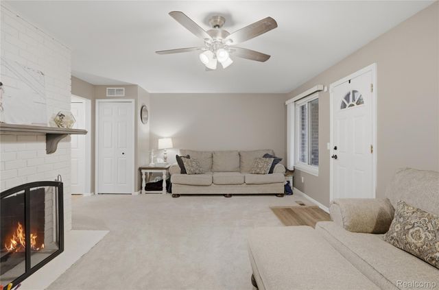 16840 Edloytom Way, Clinton Charter Township, MI 48038