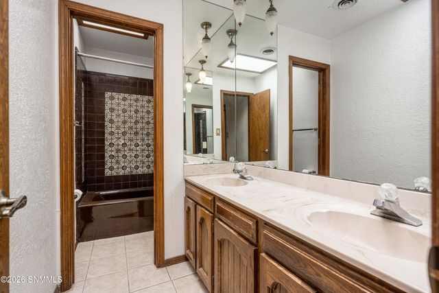 1910 Lillian Court, Las Cruces, NM 88007