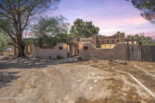 1910 Lillian Court, Las Cruces, NM 88007
