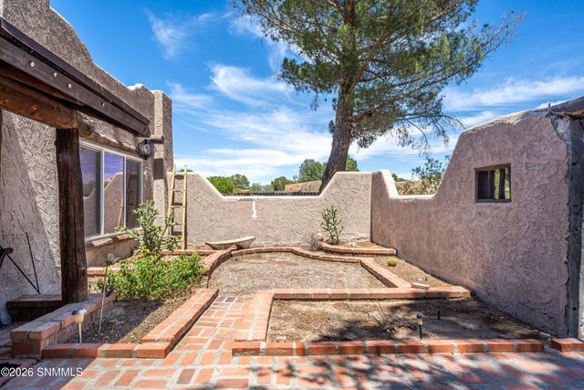 1910 Lillian Court, Las Cruces, NM 88007
