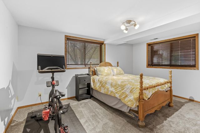 840 Hallam Avenue N, Mahtomedi, MN 55115