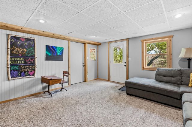 840 Hallam Avenue N, Mahtomedi, MN 55115