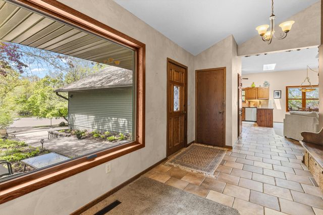 840 Hallam Avenue N, Mahtomedi, MN 55115