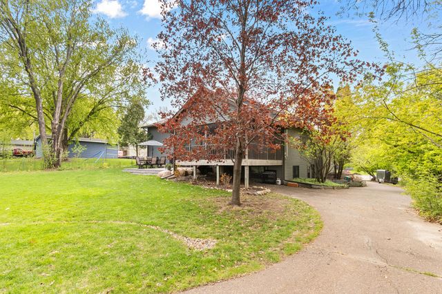 840 Hallam Avenue N, Mahtomedi, MN 55115