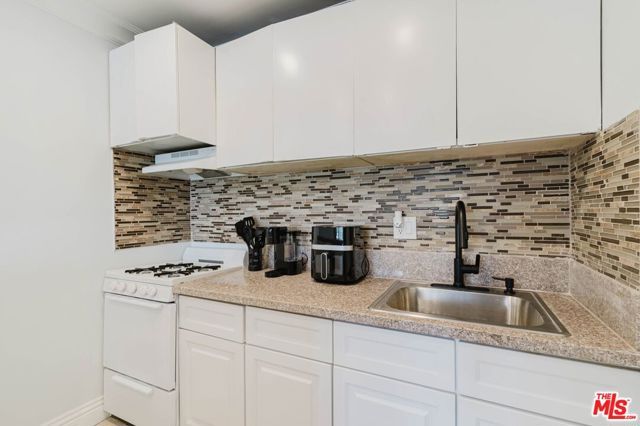 9031 Phyllis Avenue 1, West Hollywood, CA 90069