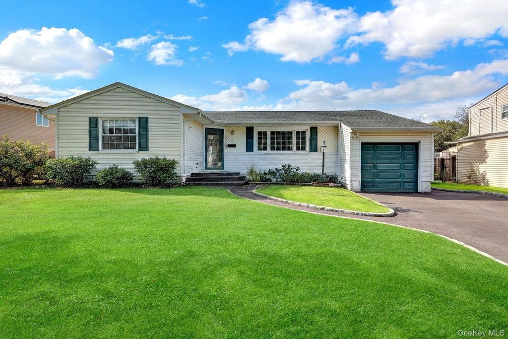 3 Daniel Drive, Farmingdale, NY 11735 — exterior